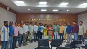 సచివాలయ క్యాంటీన్ ఉద్యోగినికి జర్నలిస్టుల ఆర్థిక సాయం