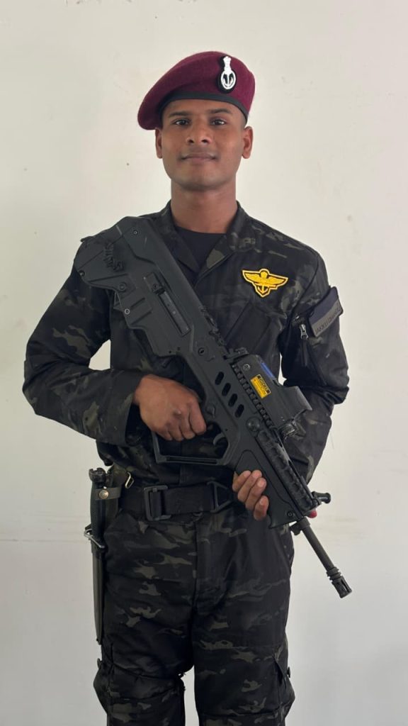 Akunoor MORCOS commando